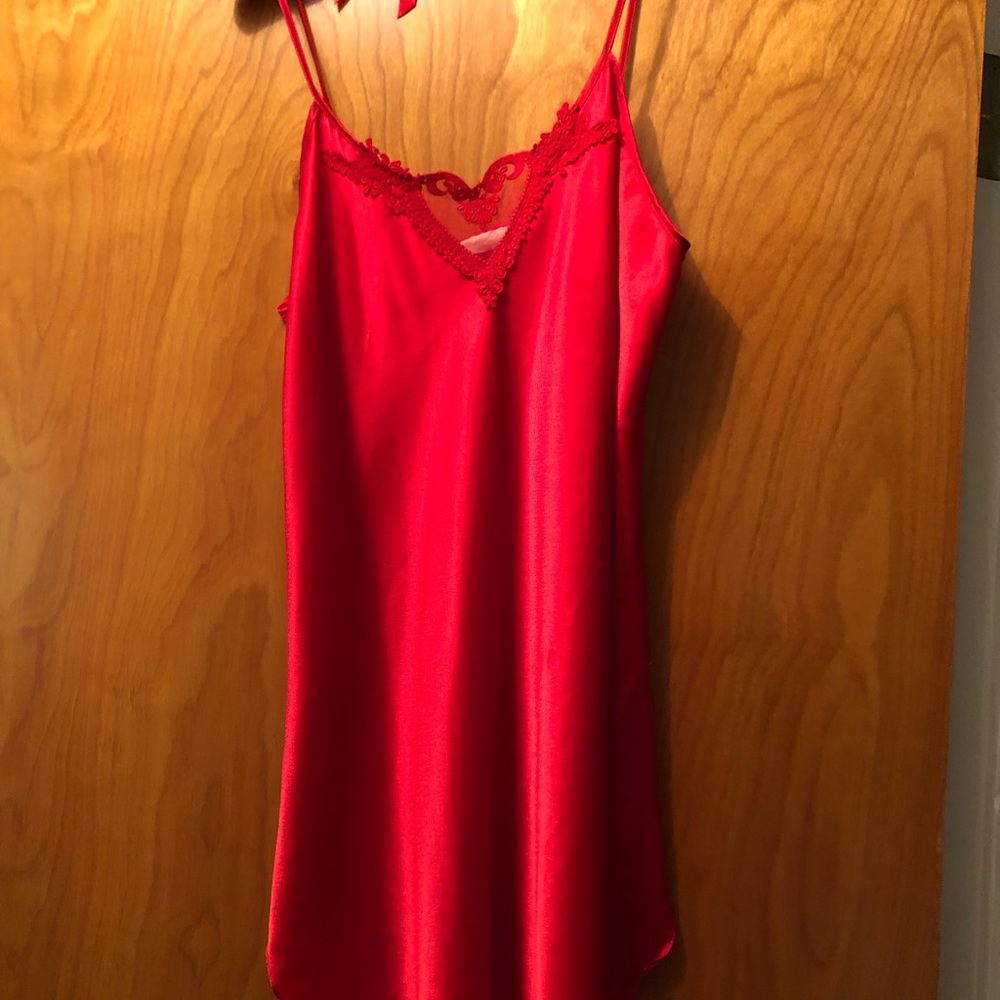 Elegant Red Lace Trim Chemise